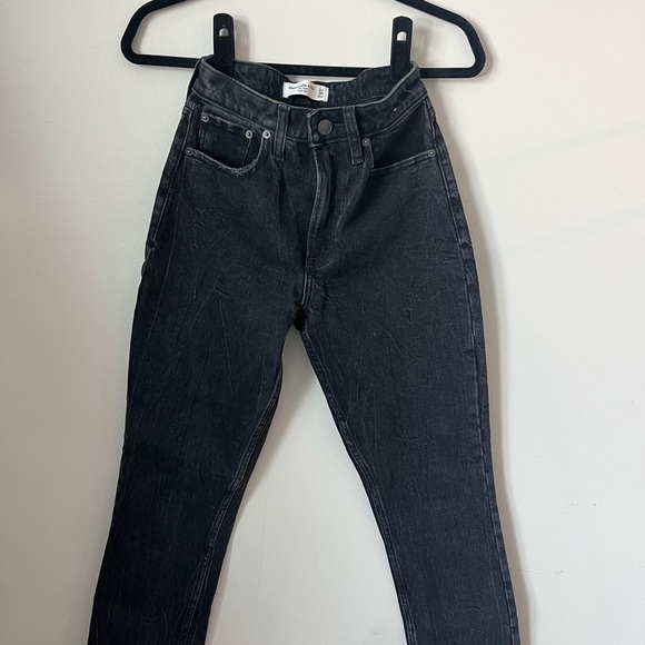 Abercrombie & Fitch; Curve Love, The Mom High Rise - Black - Picture 7 of 9